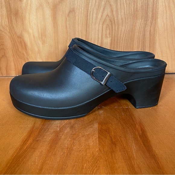 Womens 9 Crocs Sarah Clogs Black SEF1402 - Picture 3 of 8